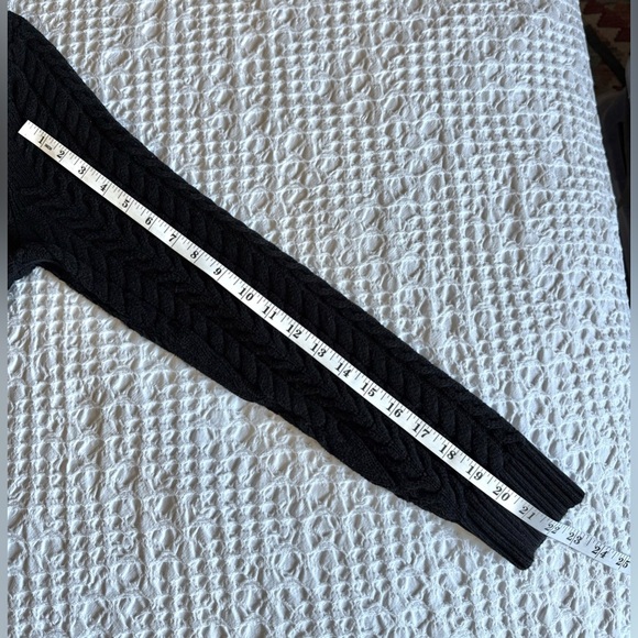 Lands’ End Cable Knit Fisherman V-Neck Sweater Black M Chunky Classic Pullover - Picture 10 of 11